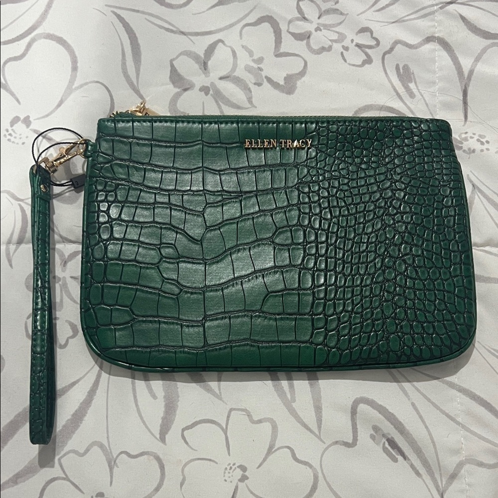 828. Ellen Tracy Emerald Crocodile-Pattern Wristlet